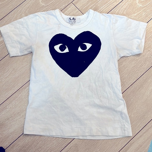 Comme des GARÇON Play Xs t shirt white with black heart - Picture 1 of 1